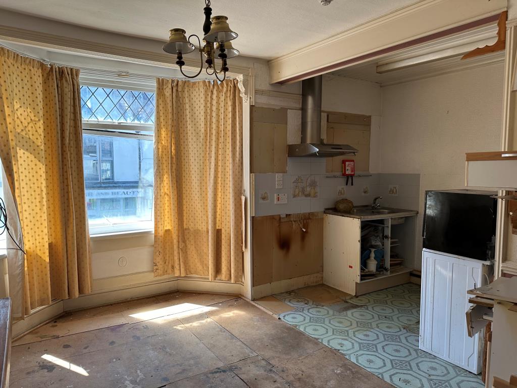 Lot: 38 - MIXED USE PROPERTY FOR IMPROVEMENT - 57A Lounge & Kitchen